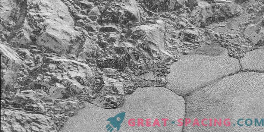 Oamenii de știință dezvăluie secretele dunelor din Pluto