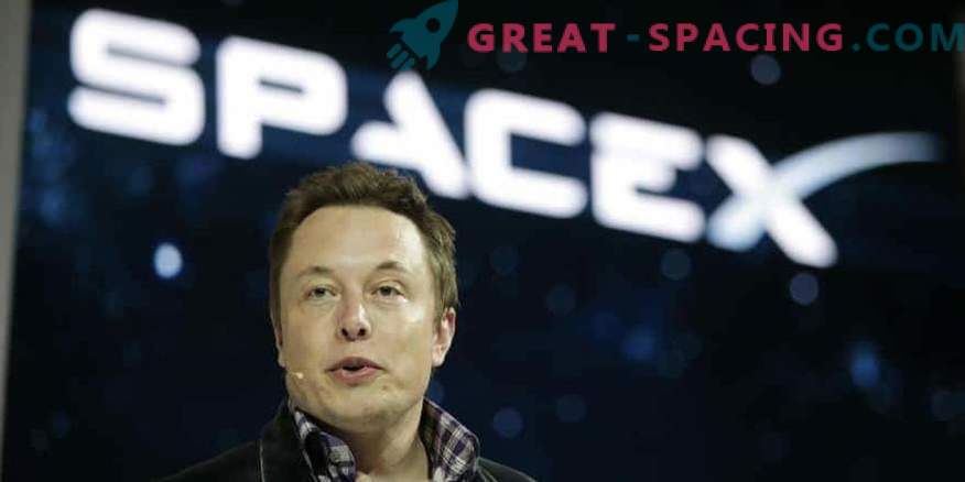 Ilon Musk va lansa mașina în spațiu