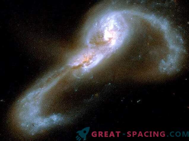 Care este puterea celor mai strălucite galaxii?