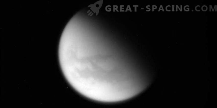 Cassini completează ultimul zburător peste Titan.
