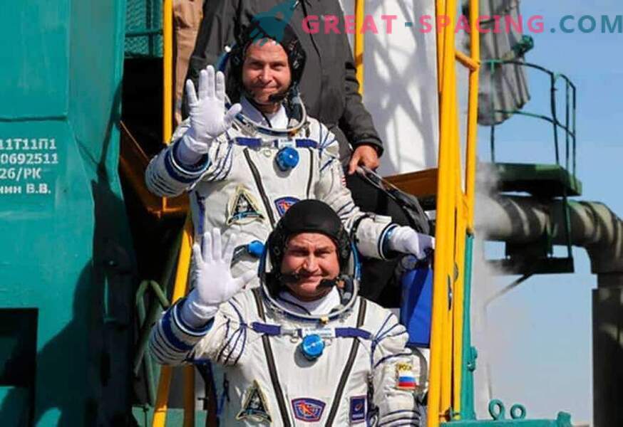 Astronauții au supraviețuit unei aterizări de urgență.