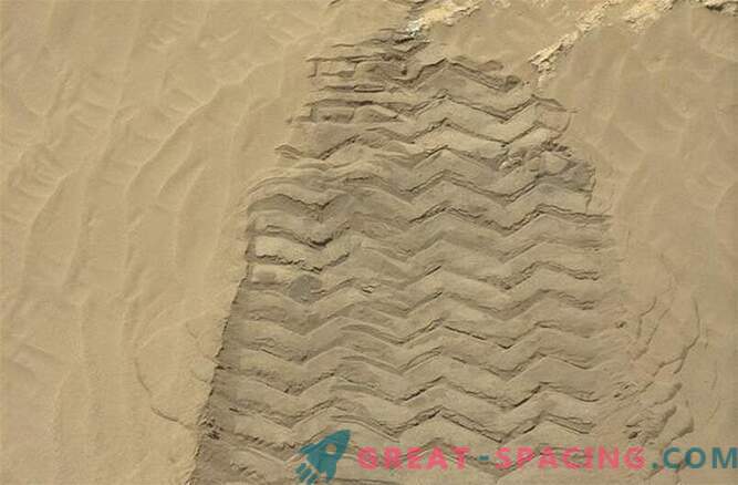 Curiozitatea explorând dune de pe Marte: Fotografii